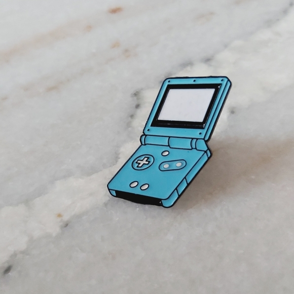 Last One⭐Gameboy Advance Enamel Pin - Picture 2 of 5